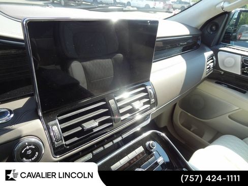 Used 2023 Lincoln Navigator Black Label AWD/4WD image 10