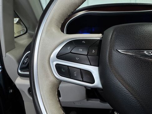 Used 2019 Chrysler Pacifica Limited FWD image 16