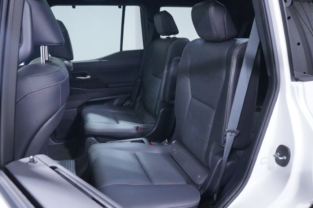 Used 2024 Lexus GX 550 w/ Cold Area Package AWD/4WD image 10