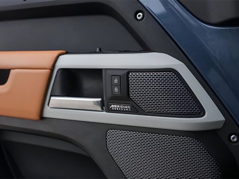 Used 2024 Land Rover Defender 110 SE image 25