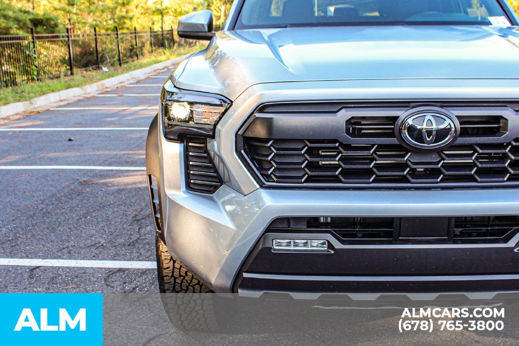 Used 2025 Toyota Tacoma TRD Off-Road AWD/4WD image 11