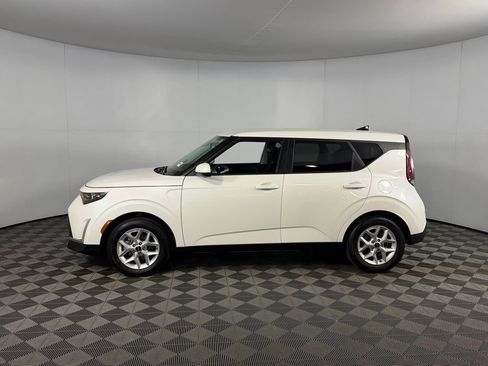 Used 2025 Kia Soul LX w/ LX Technology Package FWD image 10
