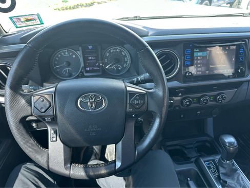 Used 2017 Toyota Tacoma TRD Sport w/ Tow Package (A/T) AWD/4WD image 12