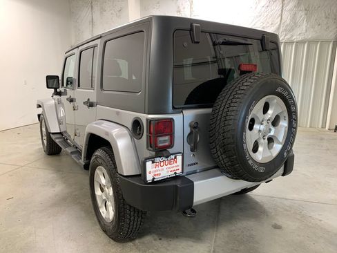 Used 2015 Jeep Wrangler Unlimited Sahara w/ Connectivity Group AWD/4WD image 6
