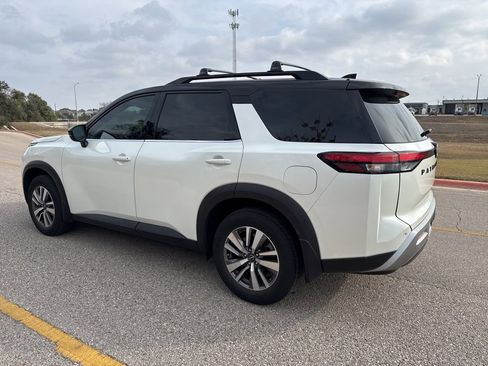 Used 2022 Nissan Pathfinder SL w/ SL Black Package image 6