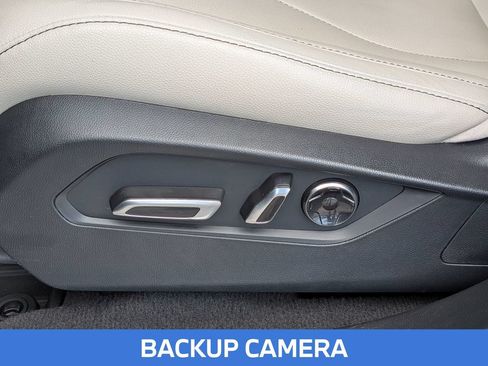 Used 2025 Acura RDX SH-AWD image 18