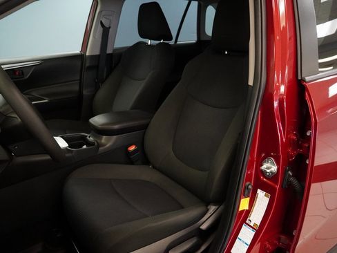 Used 2020 Toyota RAV4 LE image 3