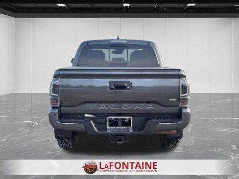 Used 2020 Toyota Tacoma TRD Sport w/ Technology Package image 4