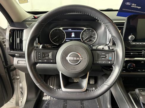 Used 2023 Nissan Pathfinder SV AWD/4WD image 16
