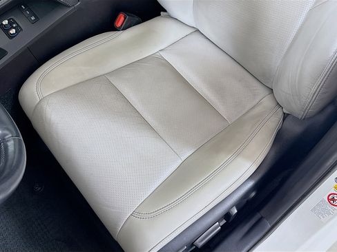 Used 2018 Toyota Avalon Limited image 22