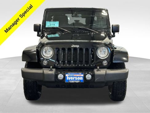 Used 2016 Jeep Wrangler Unlimited Sahara w/ Connectivity Group AWD/4WD image 2