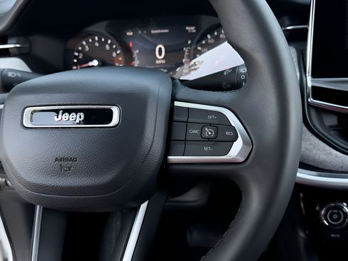 Used 2024 Jeep Compass Latitude AWD/4WD image 13