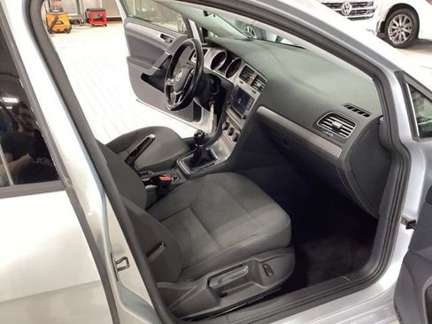 Used 2017 Volkswagen Golf S FWD image 7