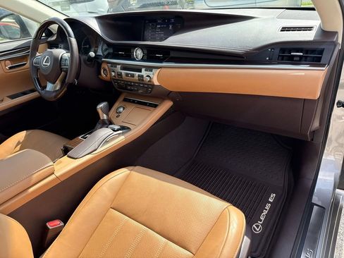 Used 2016 Lexus ES 350 w/ Luxury Package w/Wood Trim FWD image 12