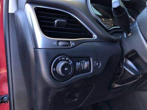 Used 2019 Jeep Cherokee Limited AWD/4WD image 24