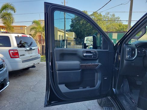 Used 2022 GMC Sierra 2500 Denali w/ Denali Black Diamond Edition AWD/4WD image 18
