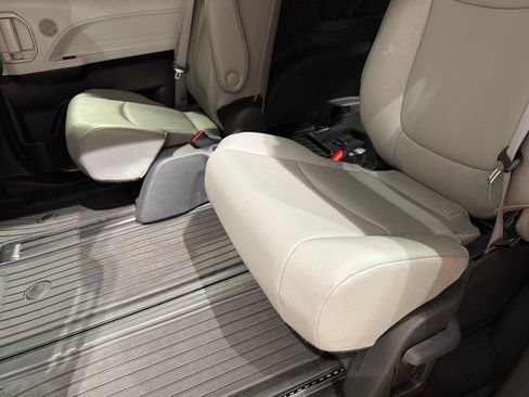 Certified 2025 Toyota Sienna XLE w/ XLE Plus Package AWD/4WD image 21