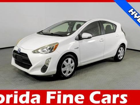 Used 2016 Toyota Prius C Two image 1