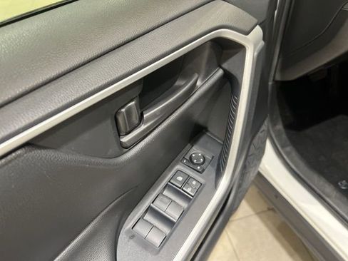 Used 2022 Toyota RAV4 LE image 20