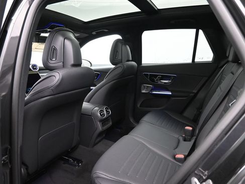 Used 2025 Mercedes-Benz GLC 300 4MATIC image 28