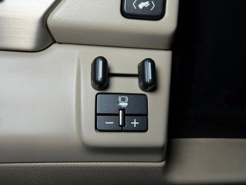 Used 2015 GMC Yukon Denali w/ Premium Package RWD image 38