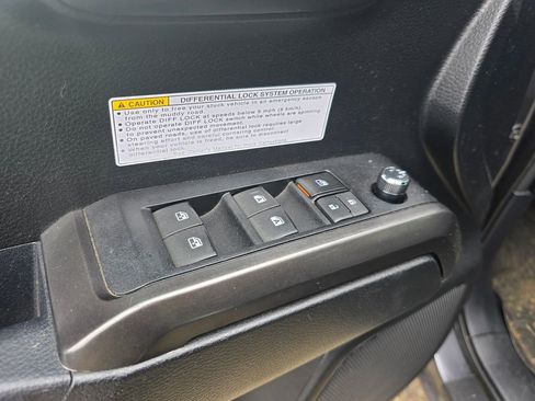 Used 2017 Toyota Tacoma TRD Off-Road w/ Tow Package image 57