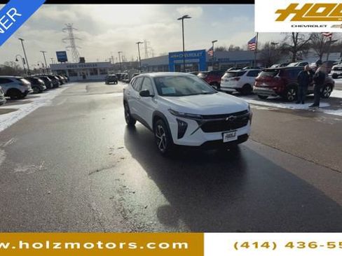 Used 2024 Chevrolet Trax RS w/ Driver Confidence Package image 2