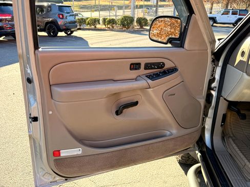 Used 2005 Chevrolet Tahoe Z71 w/ Preferred Equipment Group image 8