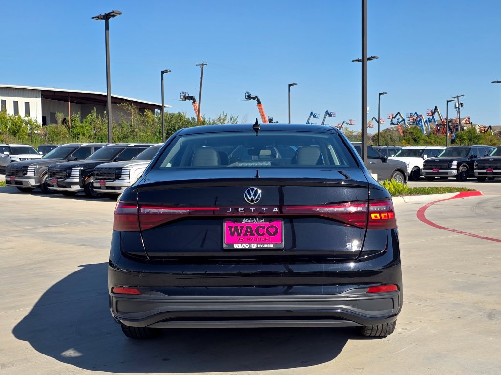 Used 2025 Volkswagen Jetta SE FWD image 10
