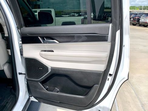 Used 2022 Jeep Wagoneer Series I AWD/4WD image 24