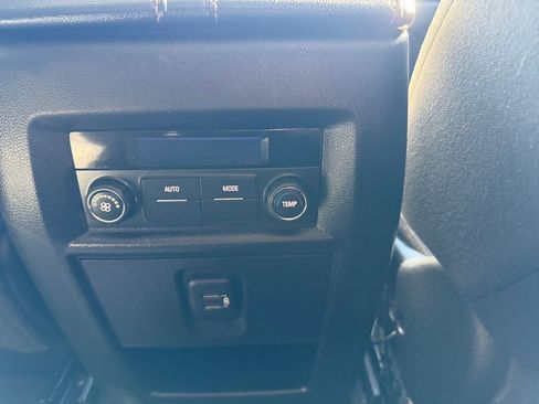 Used 2021 Chevrolet Traverse LS image 16