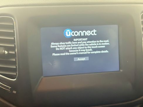 Used 2021 Jeep Compass Latitude FWD image 19
