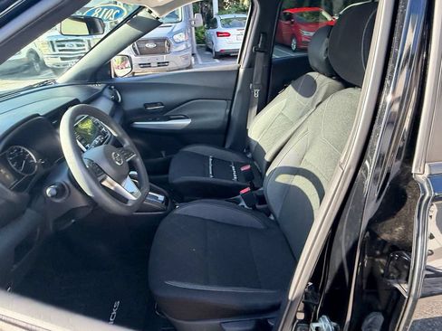 Used 2018 Nissan Kicks SV w/ Exterior Electronics Package FWD image 9
