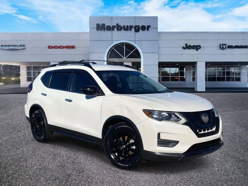 Used 2018 Nissan Rogue SV image 1