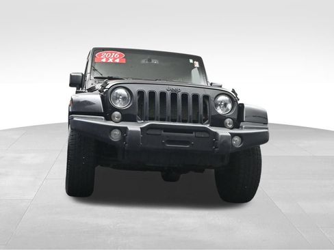 Used 2016 Jeep Wrangler Unlimited Sahara AWD/4WD image 29
