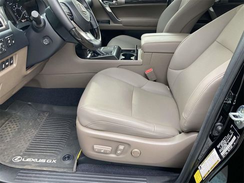Used 2023 Lexus GX 460 Premium w/ Premium Package image 12