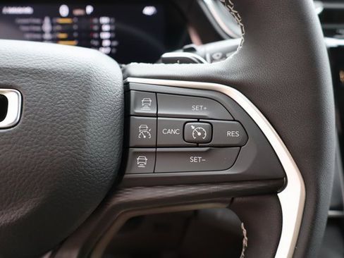 New 2025 Jeep Grand Cherokee Altitude image 14