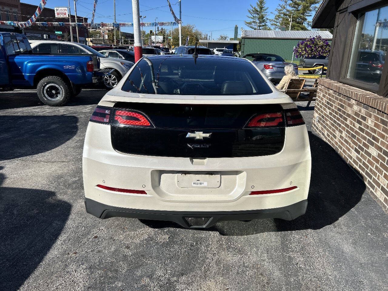 Used 2012 Chevrolet Volt Premium w/ Premium Trim Package FWD image 3