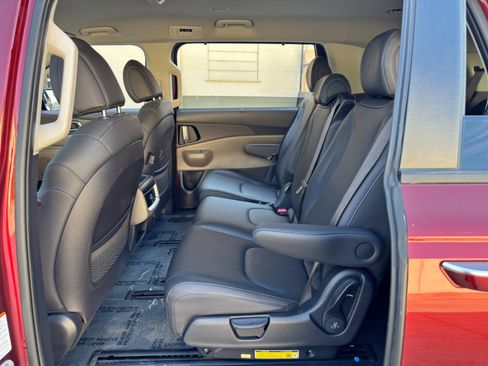 Used 2025 Kia Carnival EX FWD image 48