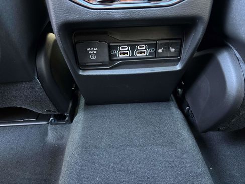 New 2025 Jeep Grand Cherokee Limited image 8