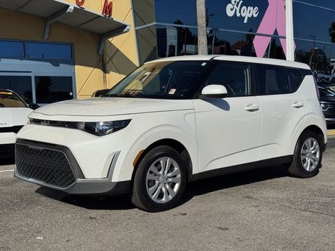 Certified 2023 Kia Soul LX image 2