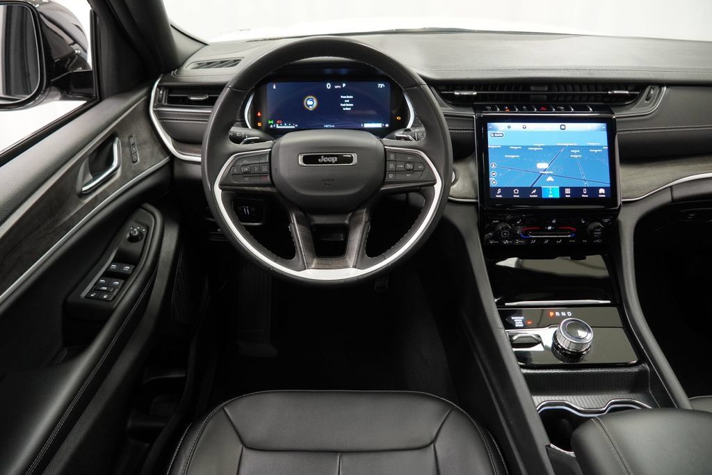Certified 2025 Jeep Grand Cherokee L Limited AWD/4WD image 18