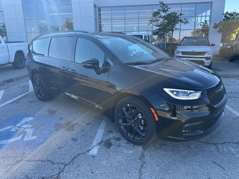 New 2026 Chrysler Pacifica Select image 39