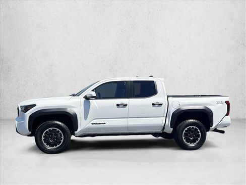 Certified 2025 Toyota Tacoma TRD Off-Road AWD/4WD image 8