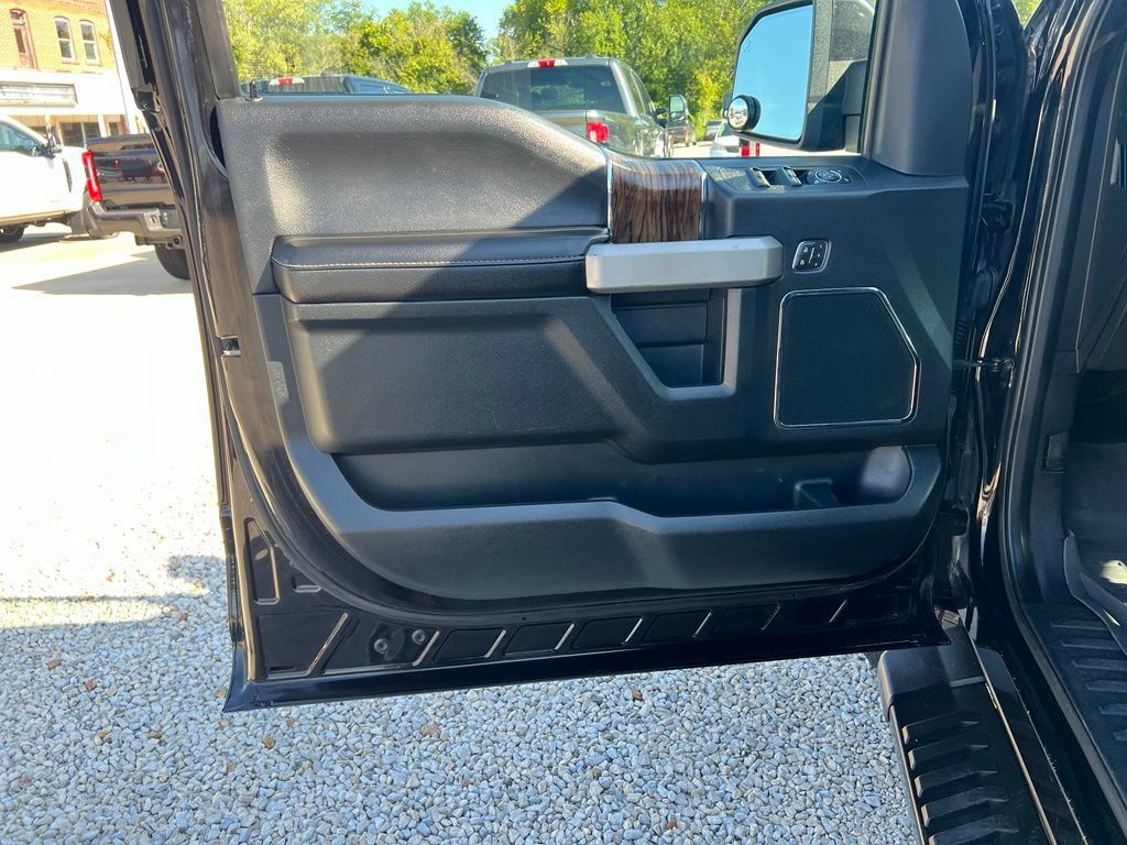 Used 2020 Ford F150 Lariat AWD/4WD image 11