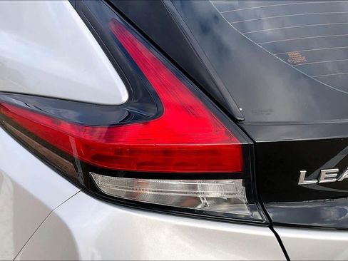 Used 2018 Nissan Leaf SV w/ SV Technology Package image 31