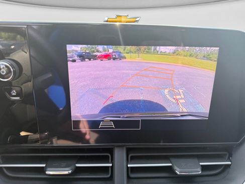 Used 2025 Chevrolet Trax RS w/ Driver Confidence Package FWD image 29