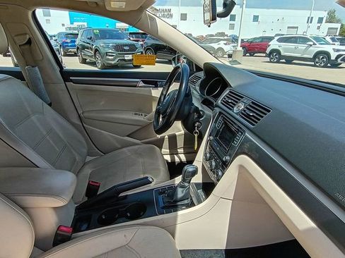 Used 2016 Volkswagen Passat 1.8T R-Line w/ R-Line Lighting Package FWD image 9