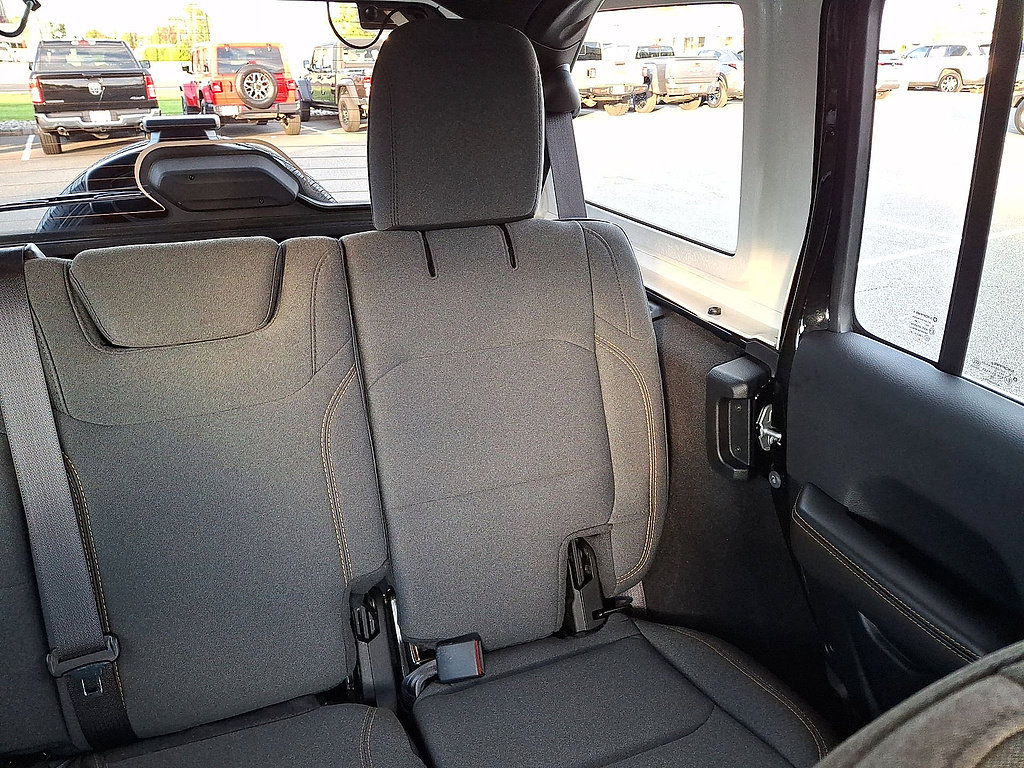 Used 2026 Jeep Wrangler Unlimited Sahara AWD/4WD image 14