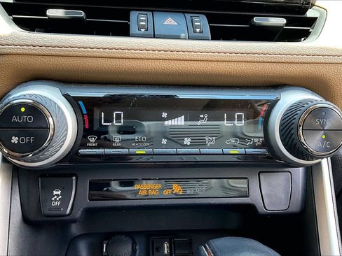 Used 2019 Toyota RAV4 XLE Premium FWD image 24
